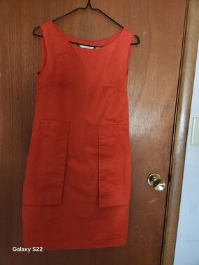 Liz Clairbone Cute Sleeveless Orange Shift Dress with Front Pockets